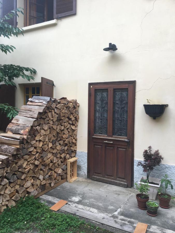 Charmant Appartement Sur Cour, Le Cerisier Bagnères-de-Bigorre Exteriör bild